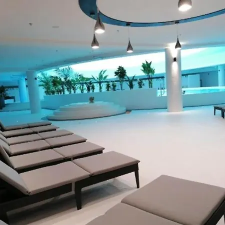 Hanza Tower Lux Jacuzzi & Sauna & Pool Apartamento *